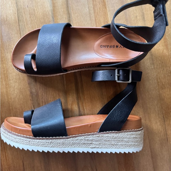 Lucky Brand Black Leather Sandals NWOT - Picture 6 of 9